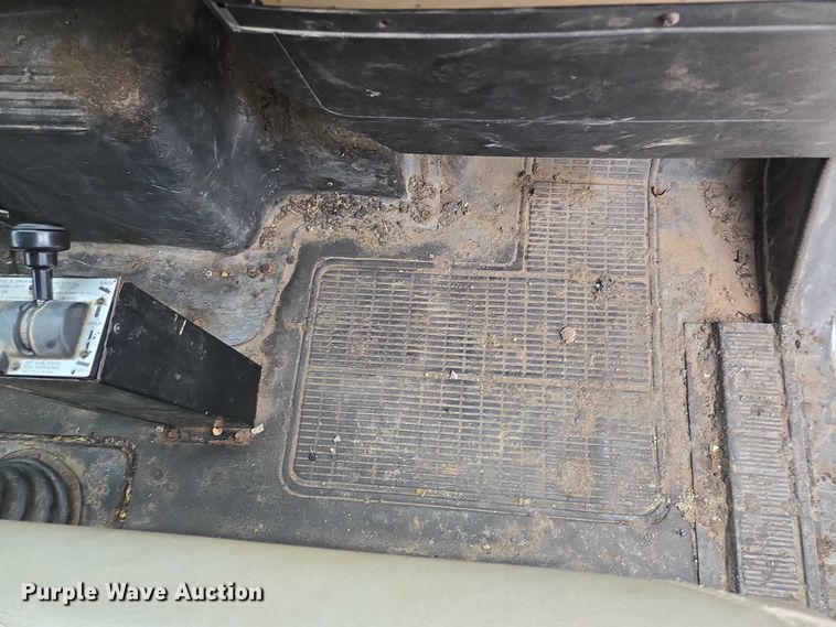 image for item EF1561 1993 International 4700 dump truck