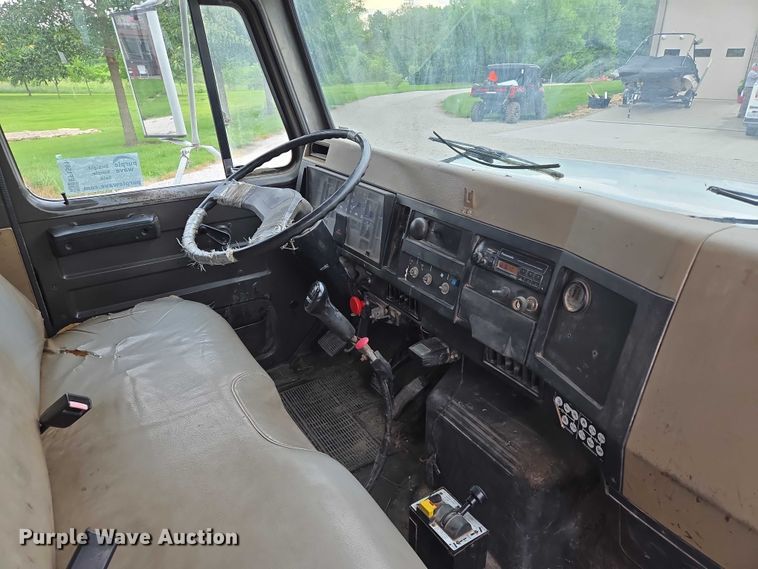 image for item EF1561 1993 International 4700 dump truck