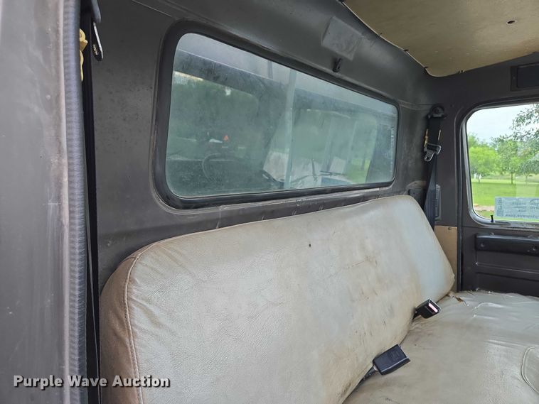 image for item EF1561 1993 International 4700 dump truck