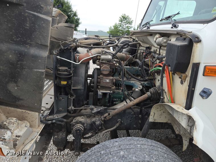 image for item EF1561 1993 International 4700 dump truck