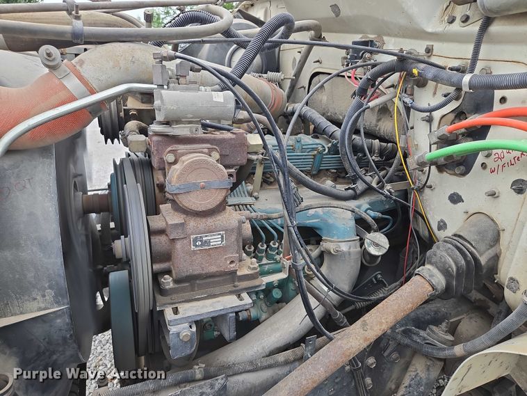 image for item EF1561 1993 International 4700 dump truck