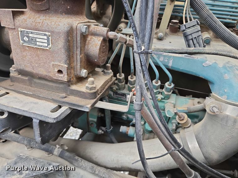 image for item EF1561 1993 International 4700 dump truck