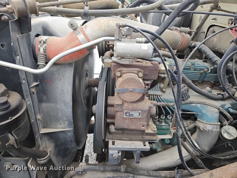 image for item EF1561 1993 International 4700 dump truck