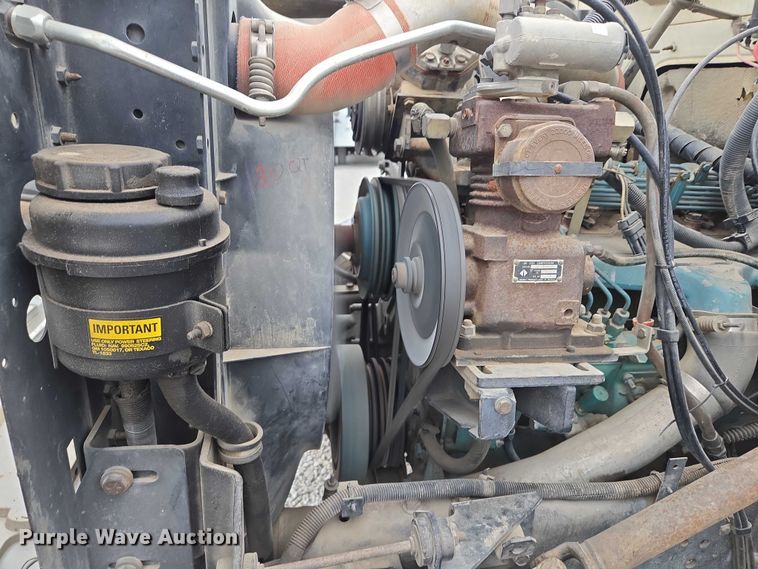 image for item EF1561 1993 International 4700 dump truck