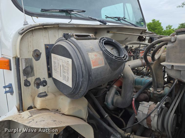 image for item EF1561 1993 International 4700 dump truck