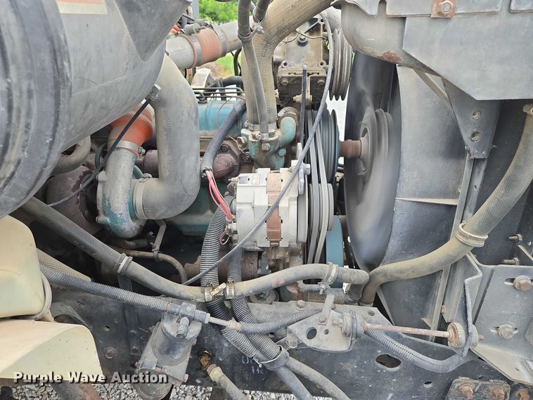 image for item EF1561 1993 International 4700 dump truck