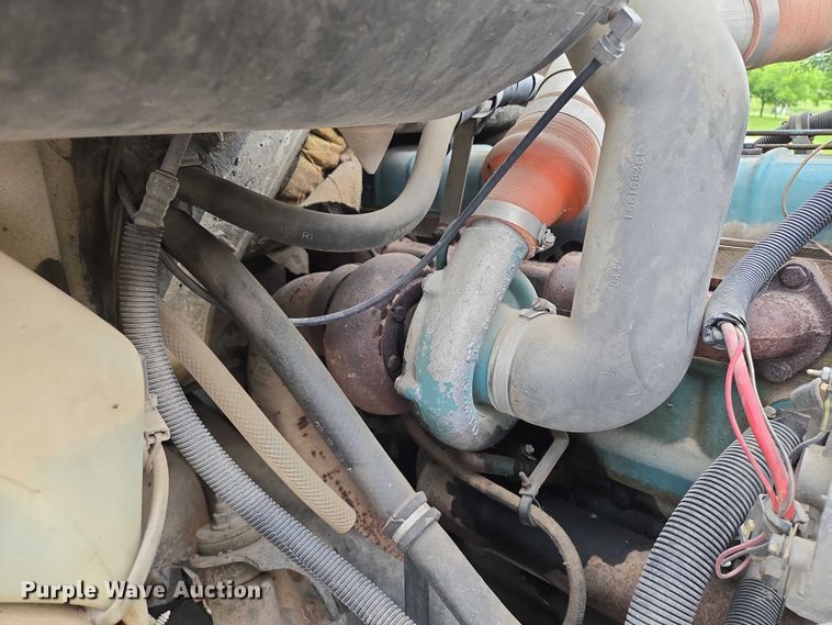 image for item EF1561 1993 International 4700 dump truck