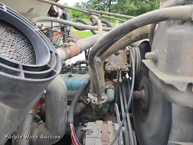 image for item EF1561 1993 International 4700 dump truck