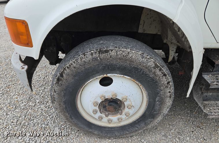 image for item EF1561 1993 International 4700 dump truck