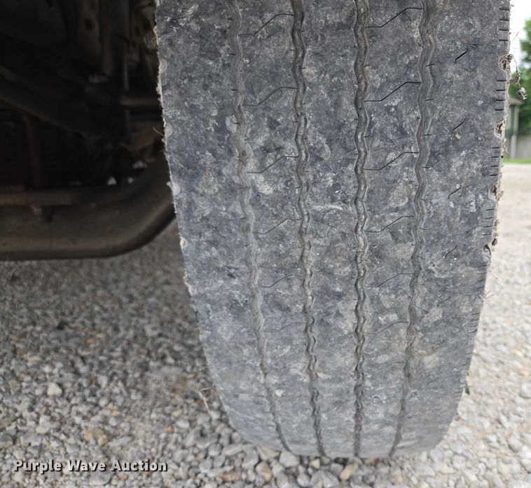 image for item EF1561 1993 International 4700 dump truck