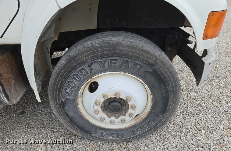 image for item EF1561 1993 International 4700 dump truck