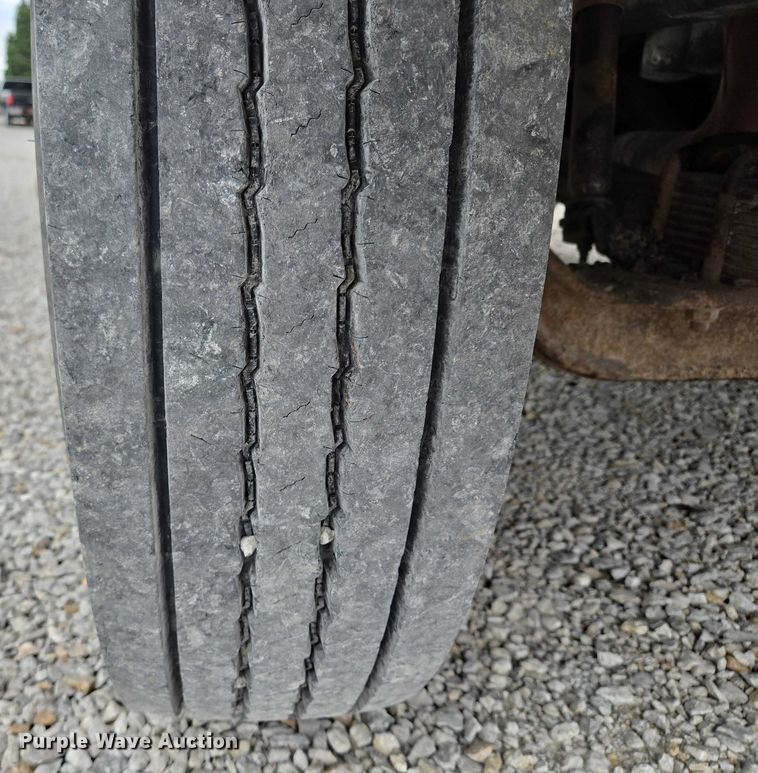 image for item EF1561 1993 International 4700 dump truck