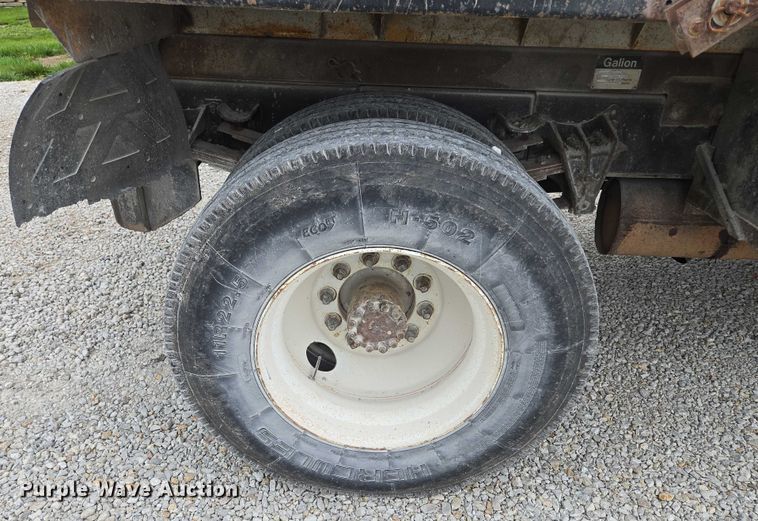 image for item EF1561 1993 International 4700 dump truck