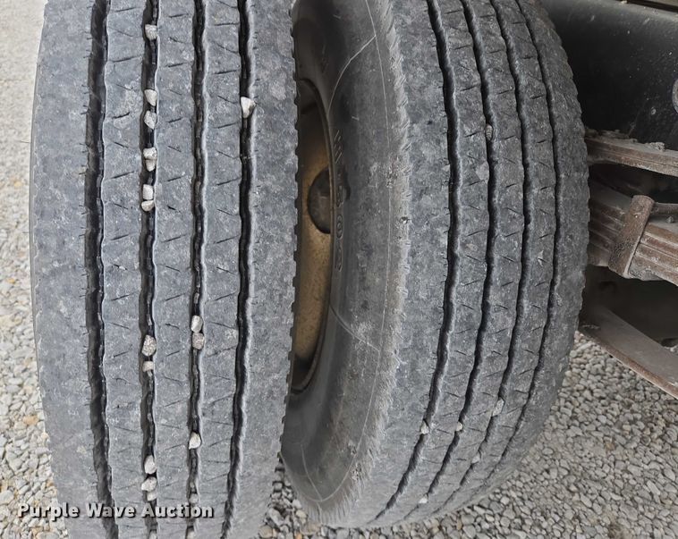 image for item EF1561 1993 International 4700 dump truck