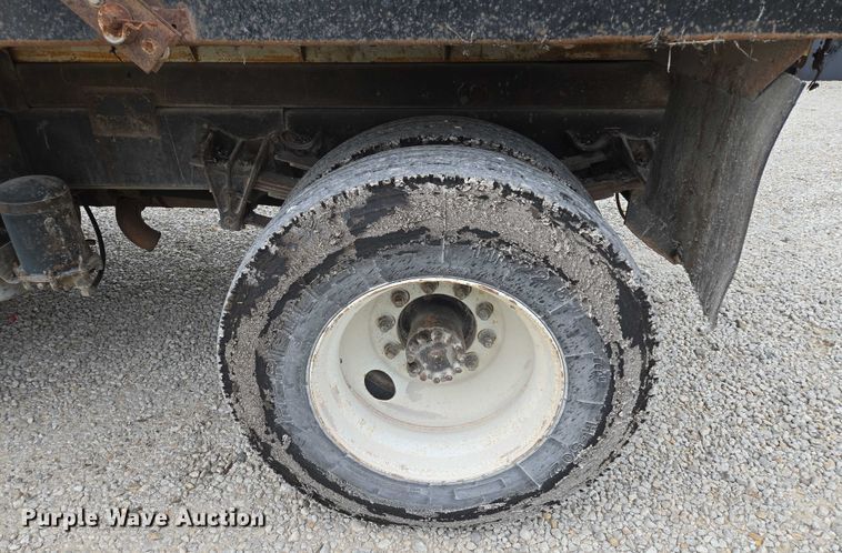 image for item EF1561 1993 International 4700 dump truck