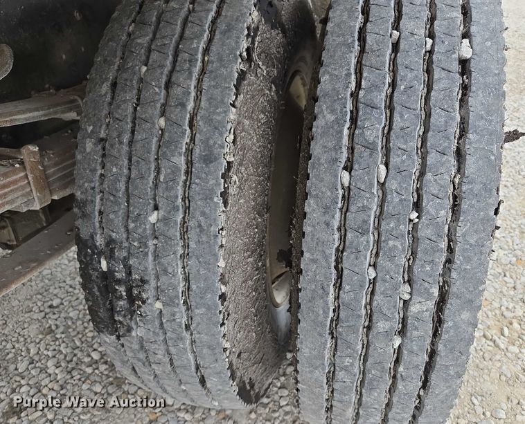 image for item EF1561 1993 International 4700 dump truck