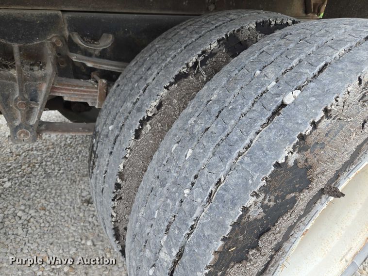 image for item EF1561 1993 International 4700 dump truck