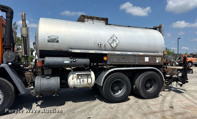 image for item EF2055 1997 Ford CT800 oil distributor truck