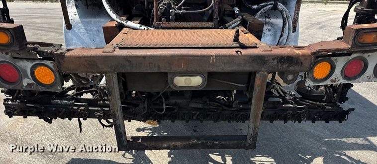 image for item EF2055 1997 Ford CT800 oil distributor truck