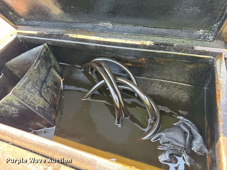 image for item EF2055 1997 Ford CT800 oil distributor truck