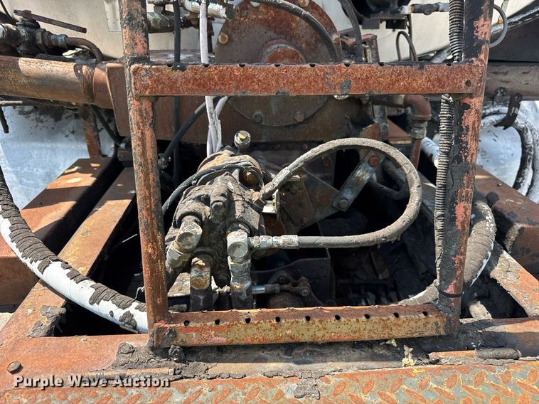 image for item EF2055 1997 Ford CT800 oil distributor truck