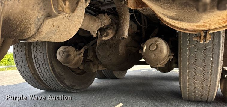 image for item EF2055 1997 Ford CT800 oil distributor truck