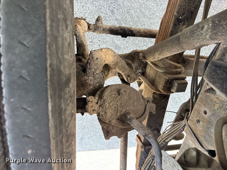 image for item EF2055 1997 Ford CT800 oil distributor truck