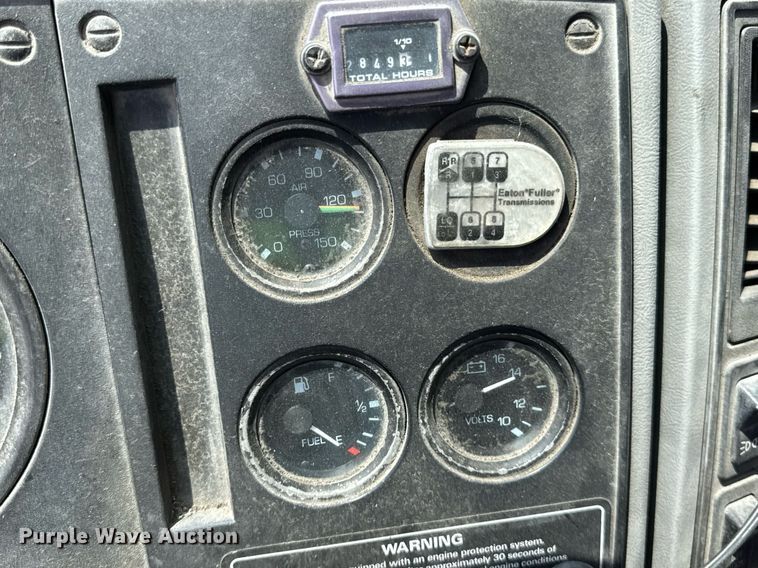 image for item EF2055 1997 Ford CT800 oil distributor truck