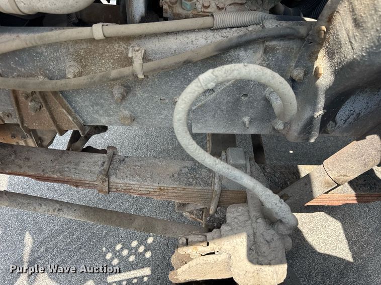 image for item EF2055 1997 Ford CT800 oil distributor truck