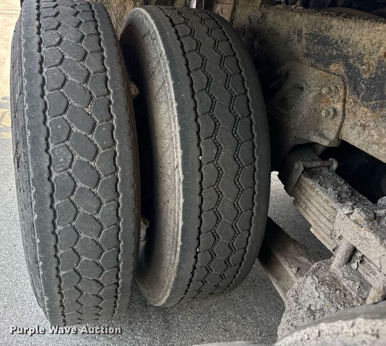 image for item EF2055 1997 Ford CT800 oil distributor truck