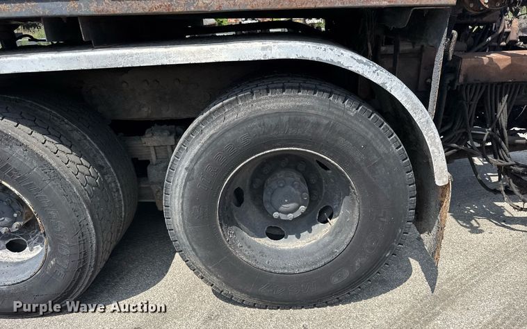 image for item EF2055 1997 Ford CT800 oil distributor truck