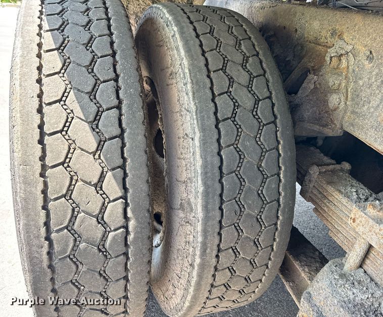 image for item EF2055 1997 Ford CT800 oil distributor truck