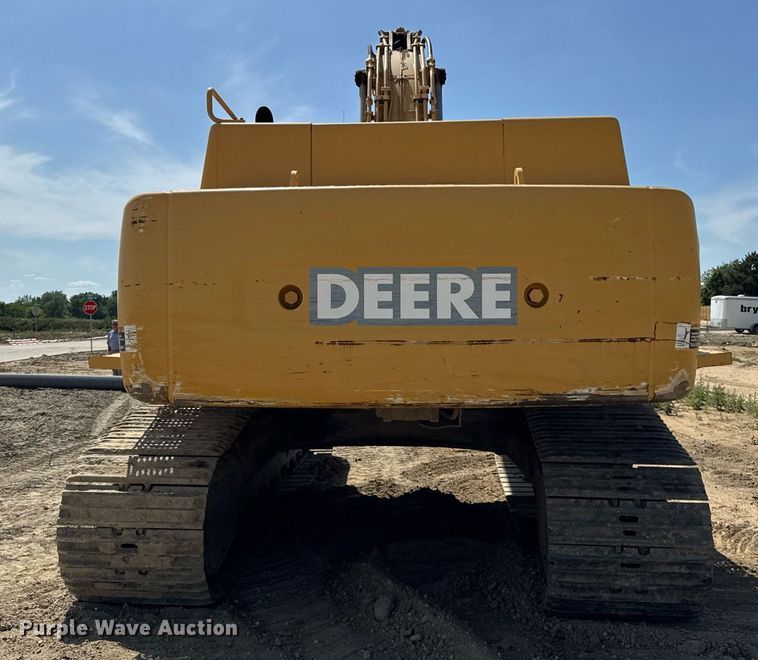 image for item EF2062 2004 John Deere 450C LC excavator