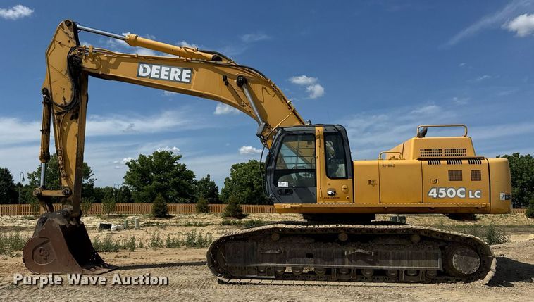 image for item EF2062 2004 John Deere 450C LC excavator