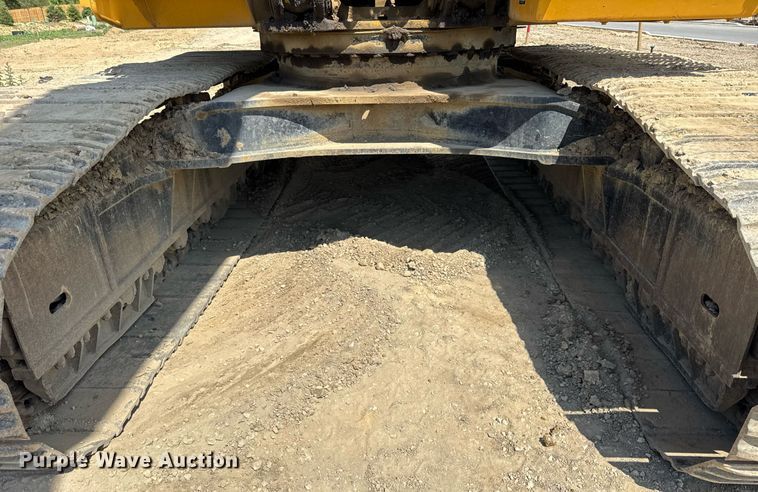 image for item EF2062 2004 John Deere 450C LC excavator