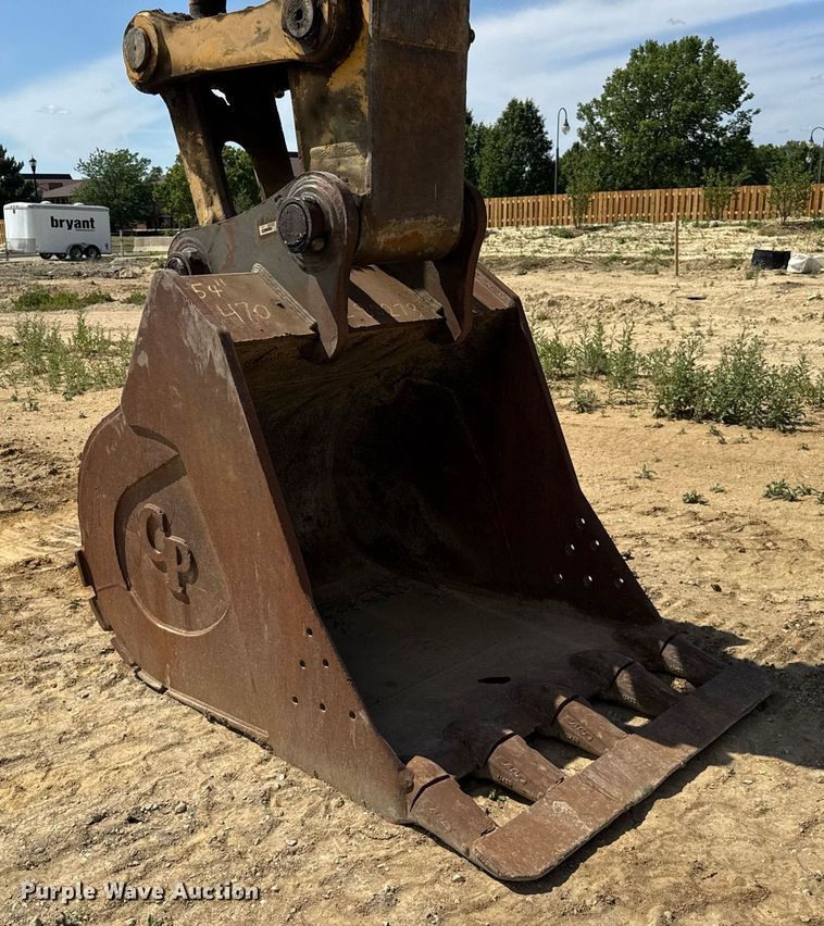 image for item EF2062 2004 John Deere 450C LC excavator