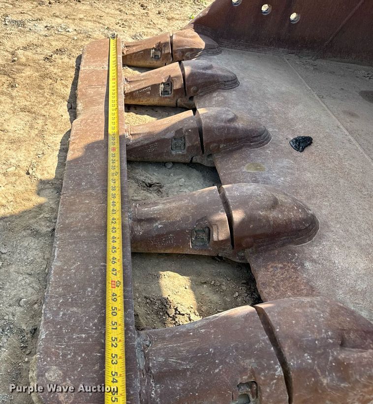 image for item EF2062 2004 John Deere 450C LC excavator