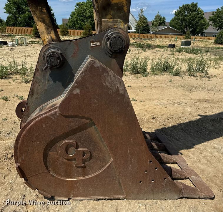 image for item EF2062 2004 John Deere 450C LC excavator