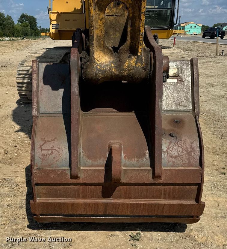 image for item EF2062 2004 John Deere 450C LC excavator