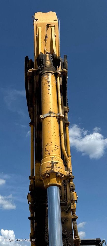 image for item EF2062 2004 John Deere 450C LC excavator