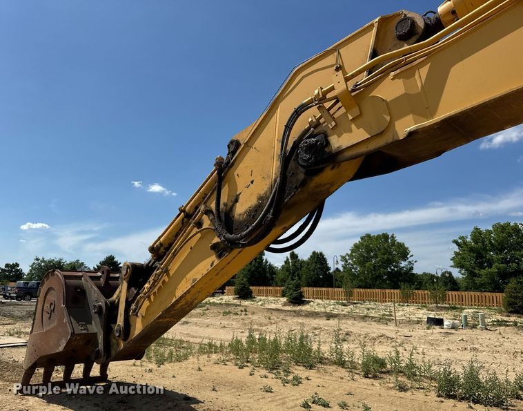 image for item EF2062 2004 John Deere 450C LC excavator