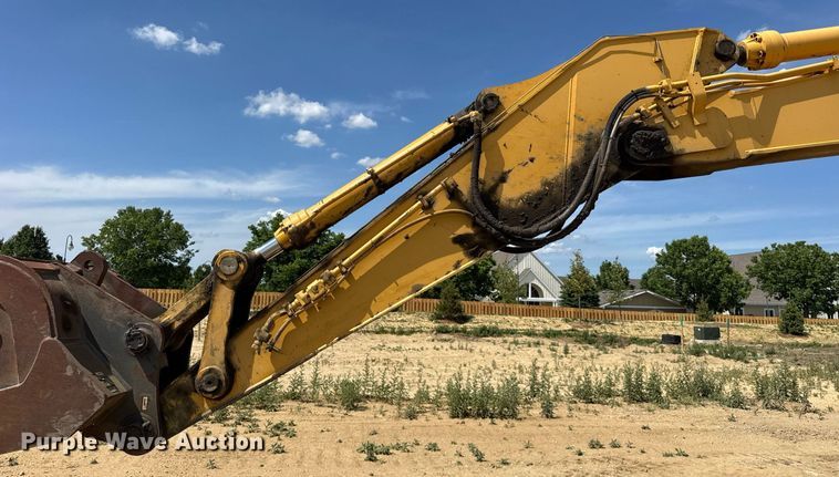 image for item EF2062 2004 John Deere 450C LC excavator
