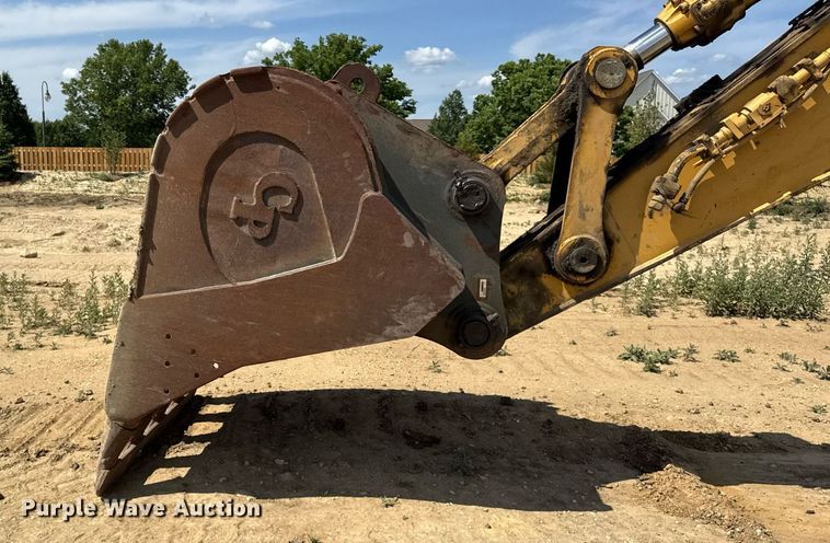 image for item EF2062 2004 John Deere 450C LC excavator