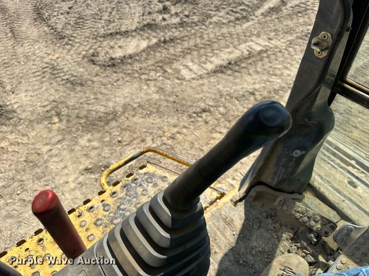 image for item EF2062 2004 John Deere 450C LC excavator