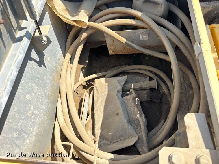 image for item EF2062 2004 John Deere 450C LC excavator