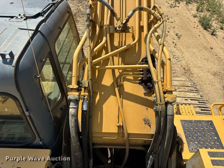 image for item EF2062 2004 John Deere 450C LC excavator