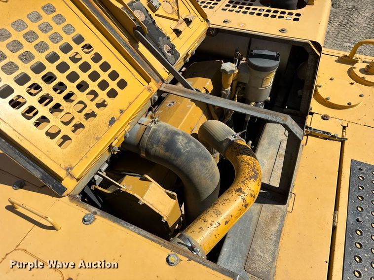 image for item EF2062 2004 John Deere 450C LC excavator