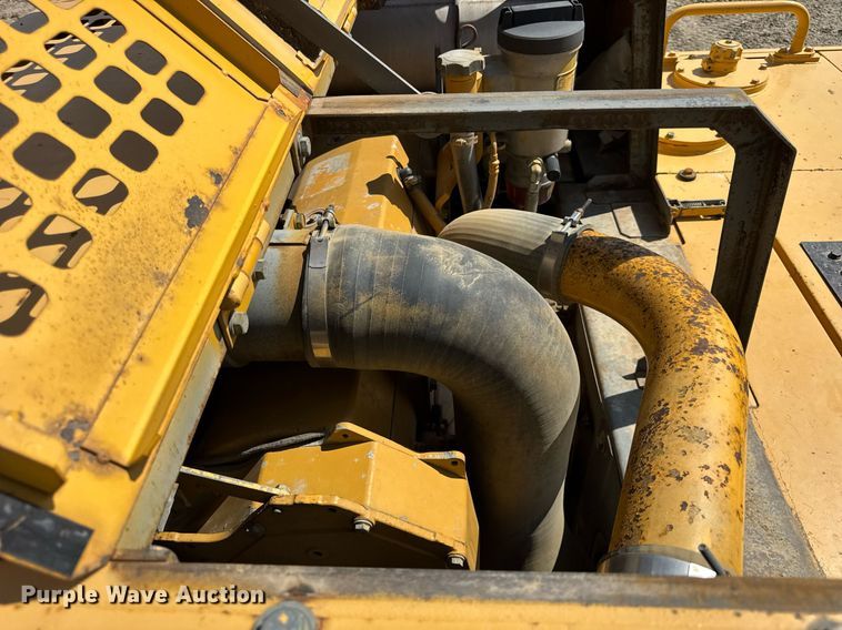 image for item EF2062 2004 John Deere 450C LC excavator