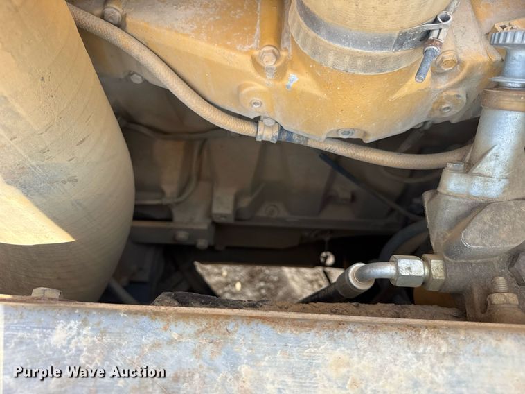 image for item EF2062 2004 John Deere 450C LC excavator