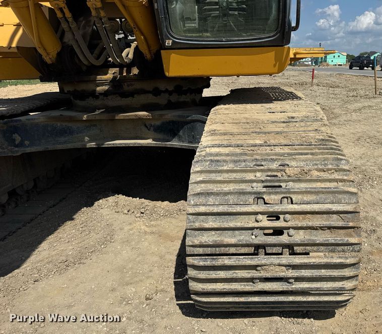 image for item EF2062 2004 John Deere 450C LC excavator